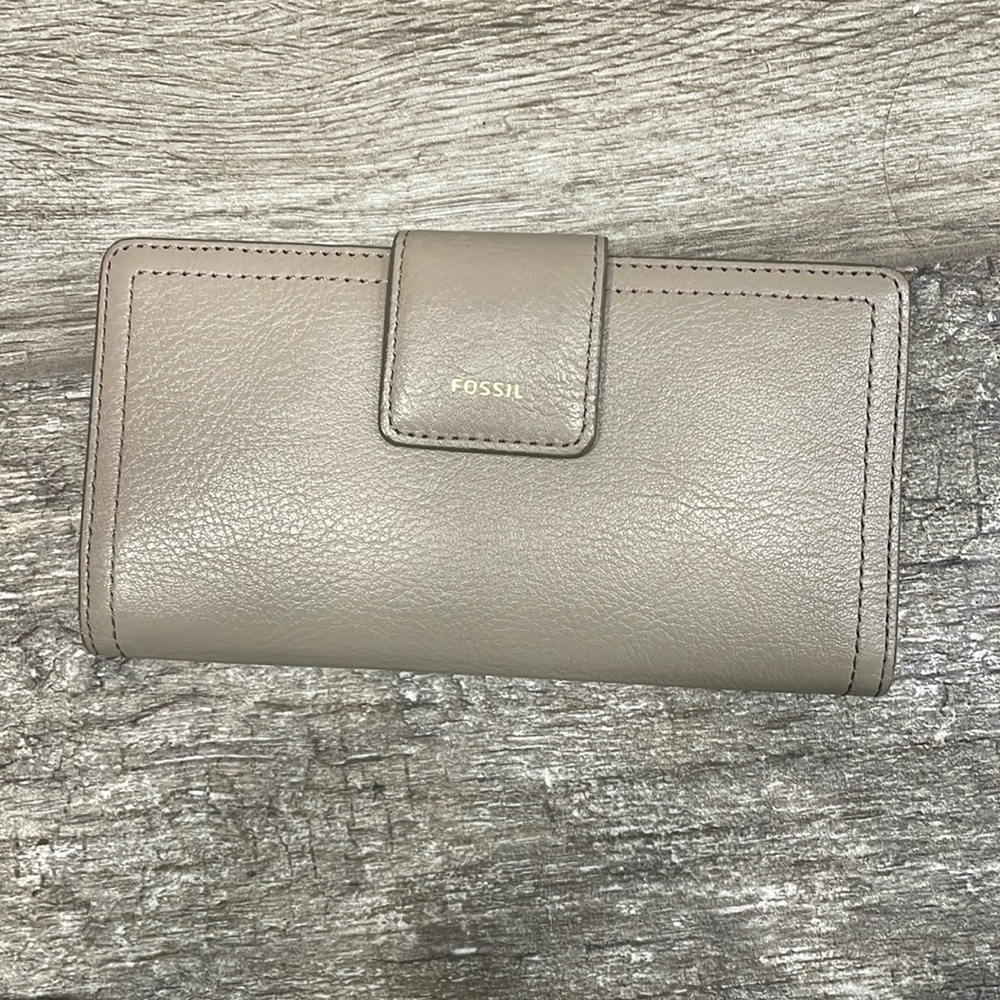 Used like new fossil wallet